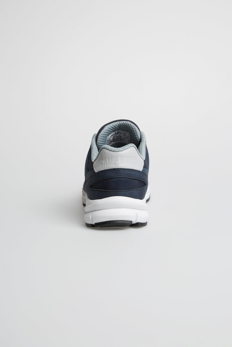 Sneaker mit Mesh- und Logo-Details