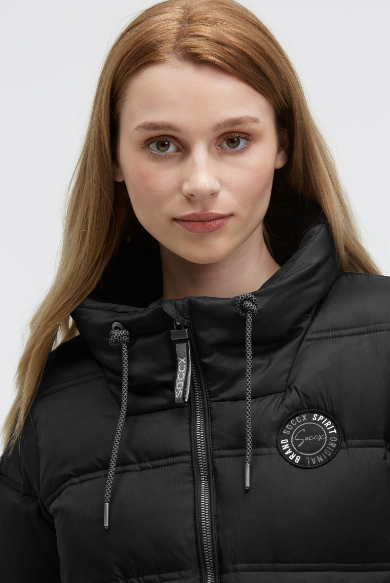 Steppjacke mit Taillengummizug und Logo-Tapes