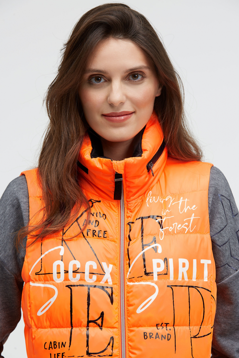 Steppweste mit Label Prints und Kapuze im Kragen