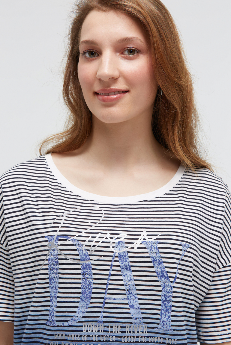 Streifenshirt mit Dip-Dye-Effekt und Artwork