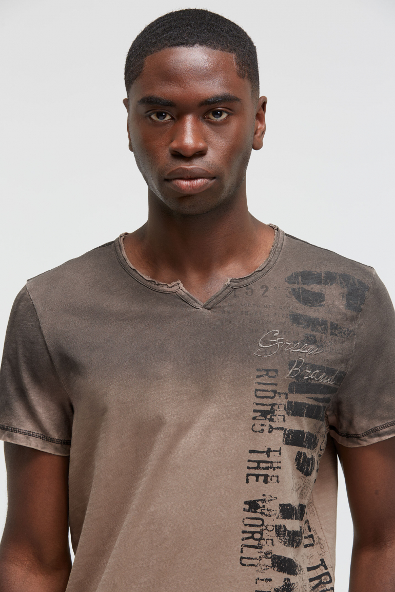 T-Shirt im Vintage Look mit Spray-Effekt und Artwork
