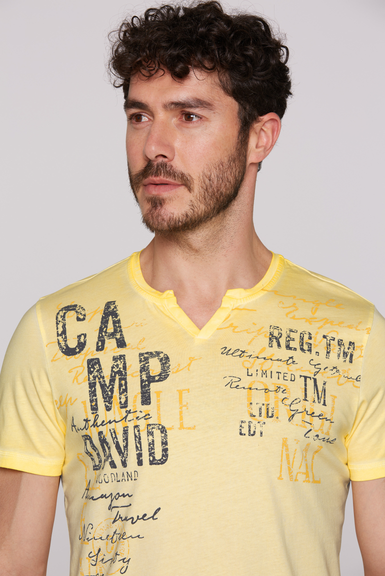 T-Shirt mit Label Prints im Used Look