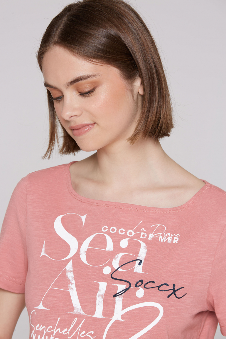 T-Shirt mit U-Boot-Ausschnitt und Artwork