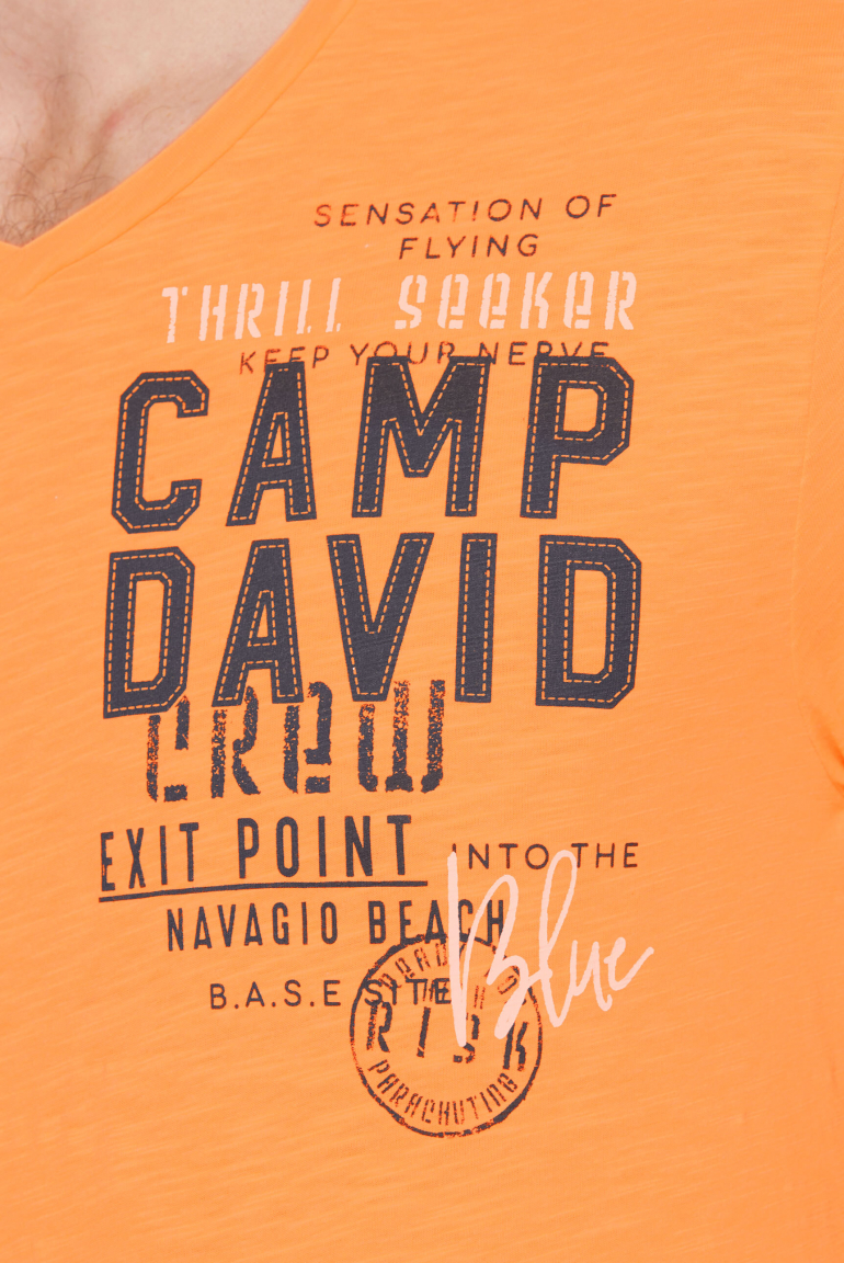 T-Shirt mit V-Neck und Logo Print