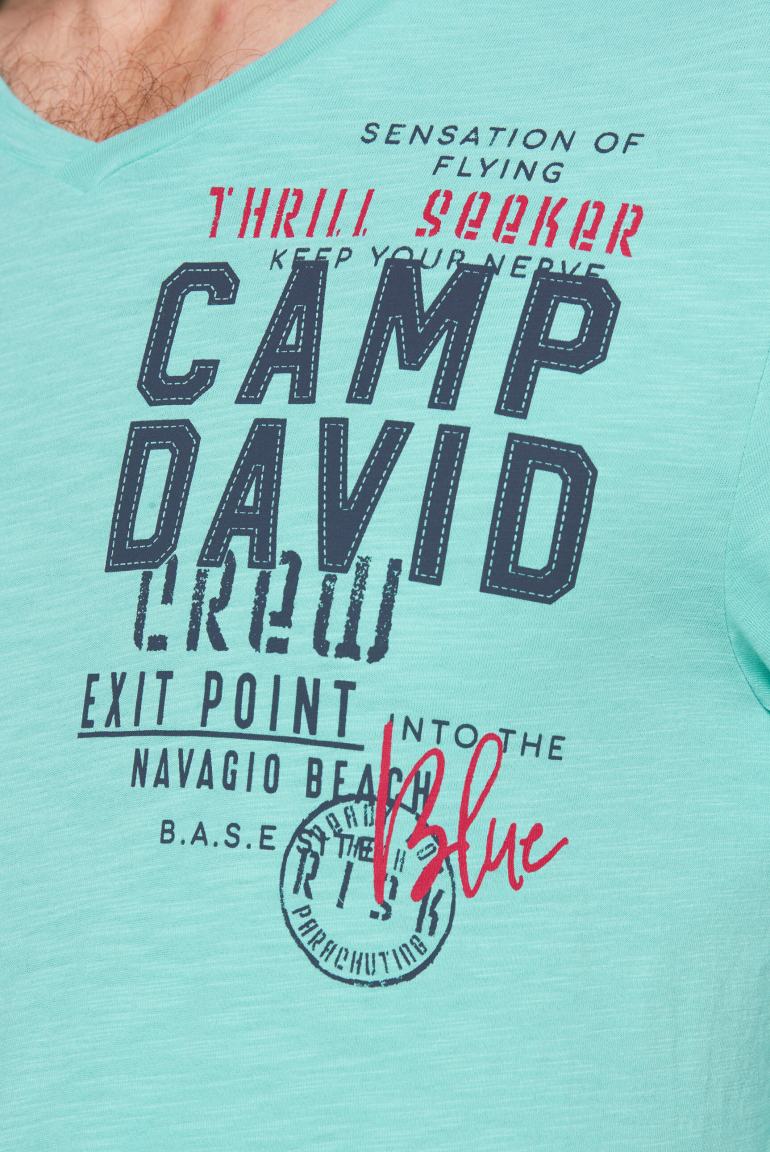 T-Shirt mit V-Neck und Logo Print