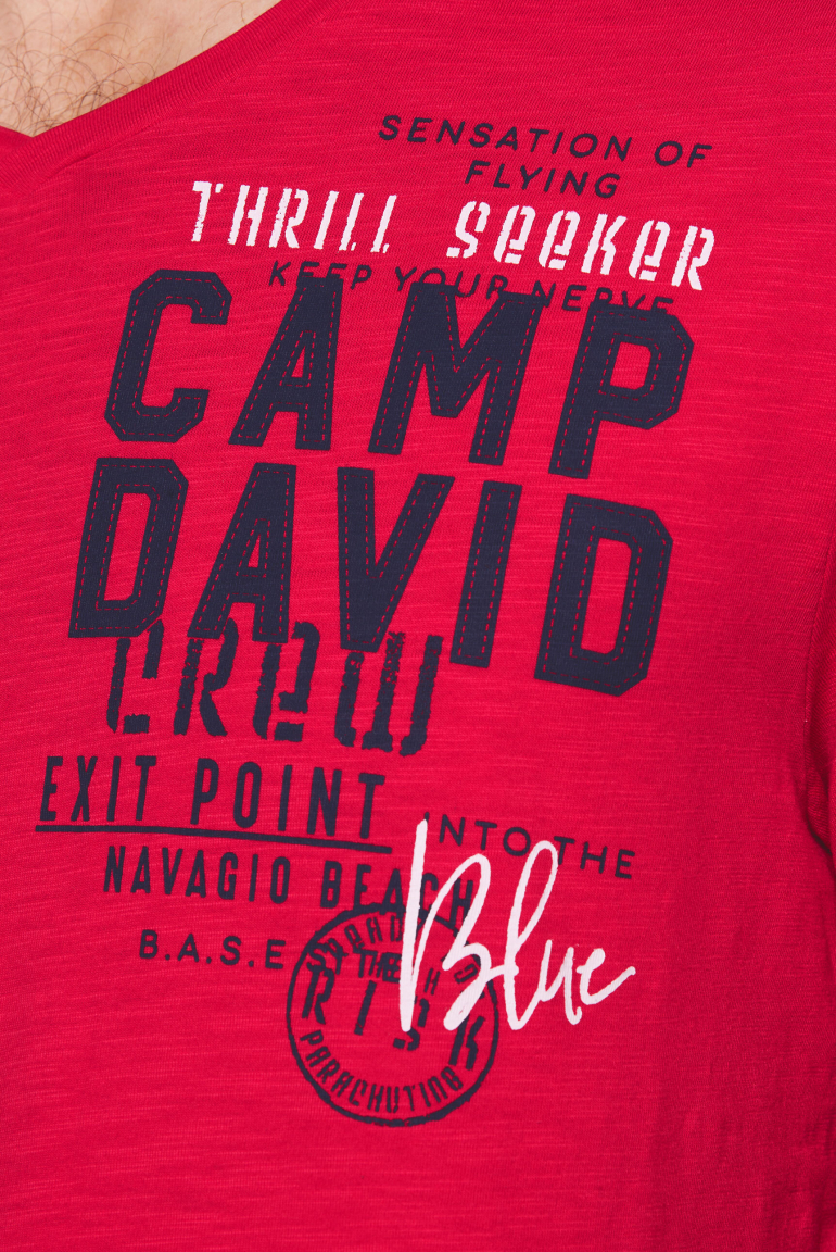 T-Shirt mit V-Neck und Logo Print
