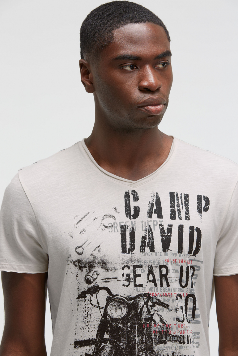 T-Shirt V-Neck im Used Look mit Photoprint
