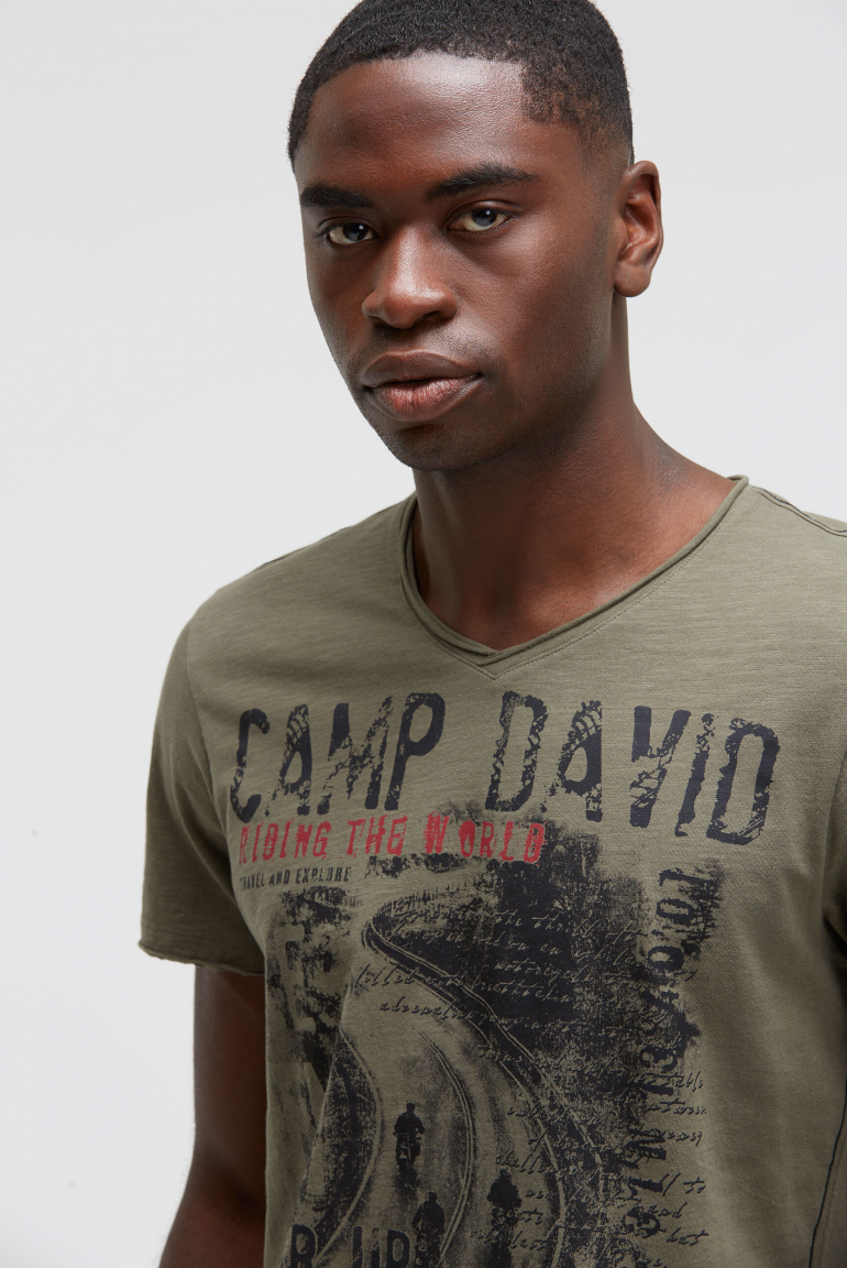 T-Shirt V-Neck im Used Look mit Photoprint