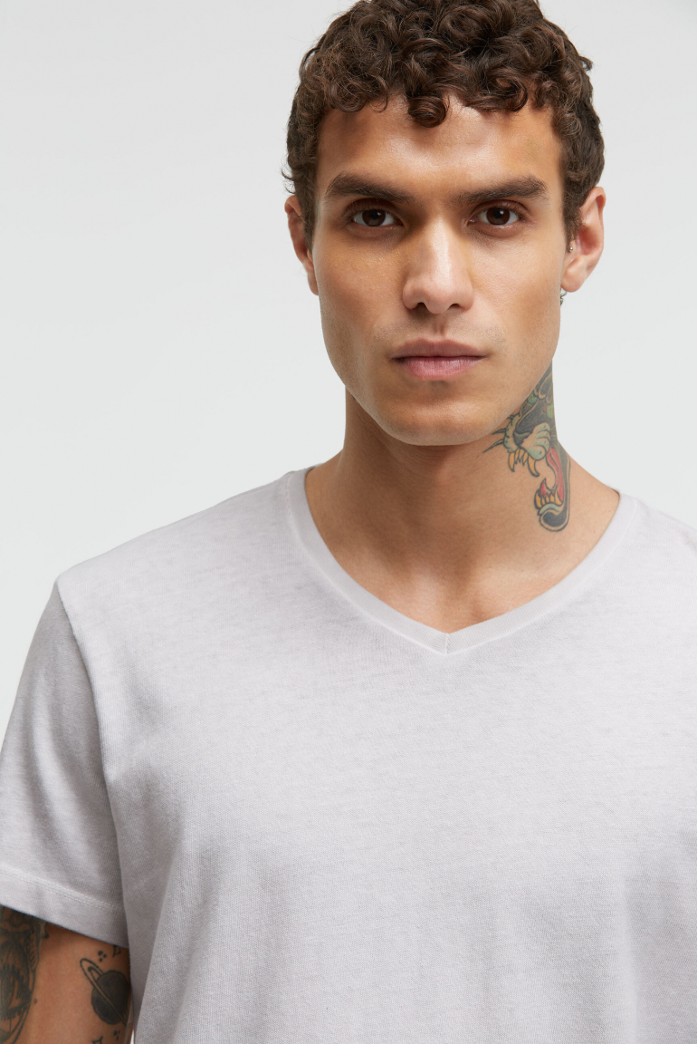 T-Shirt V-Neck Inside Oil Dyed