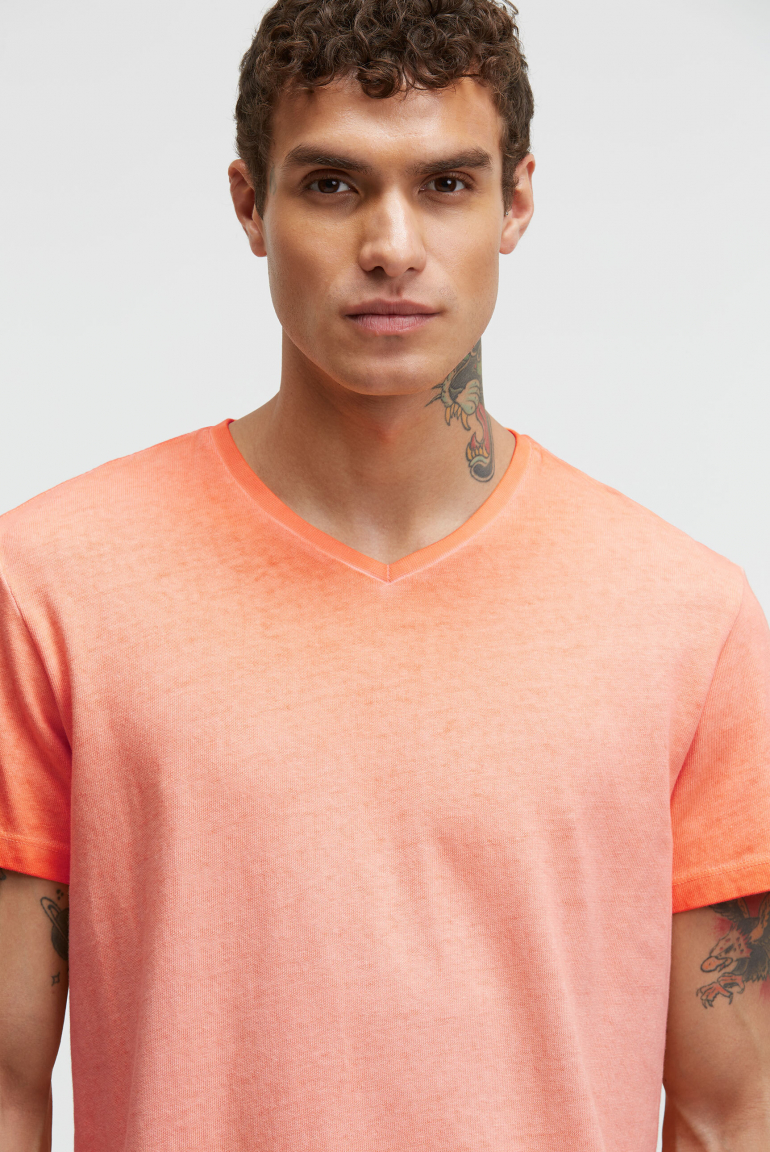 T-Shirt V-Neck Inside Oil Dyed