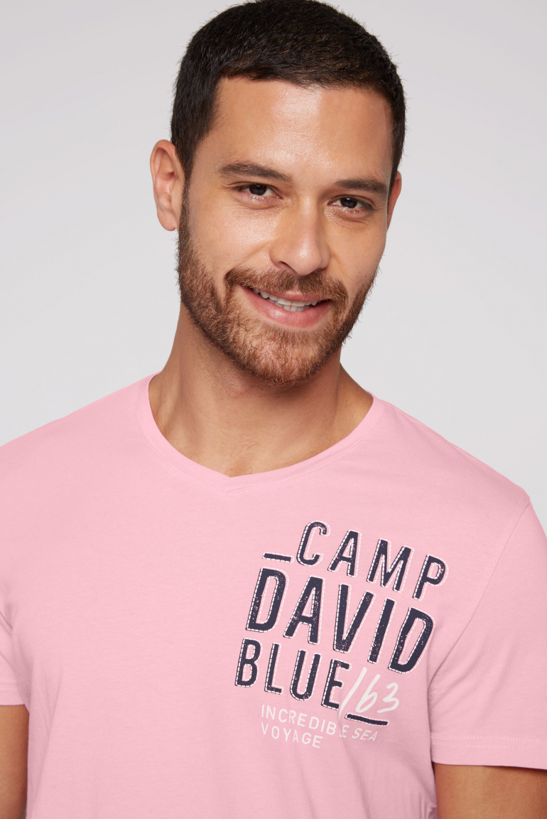 T-Shirt V-Neck mit Logo Artwork