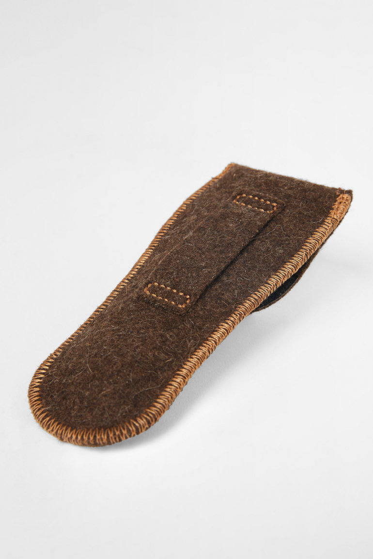 Taschenmesser mit Holzgriff und Filzhülle