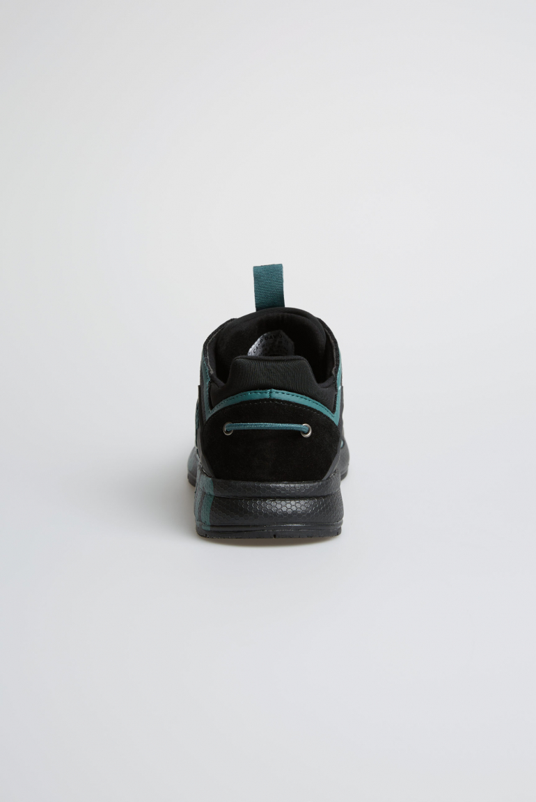 Urban Running Sneaker mit Logo Design
