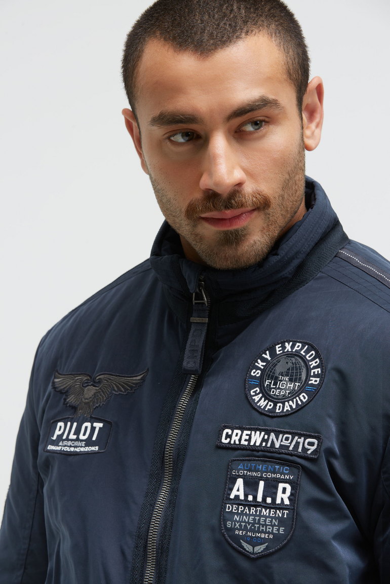 Wattierter Fliegerblouson mit Label Patches