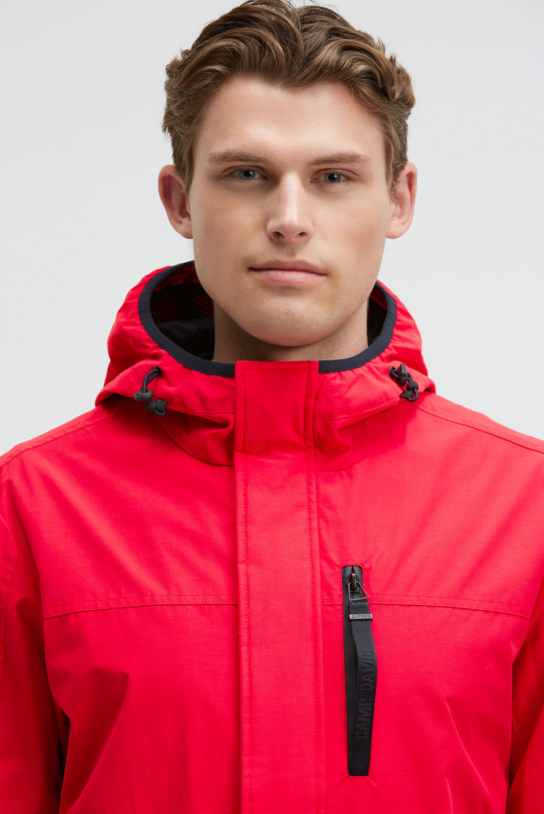 Wind- und Wetterjacke mit Kapuze