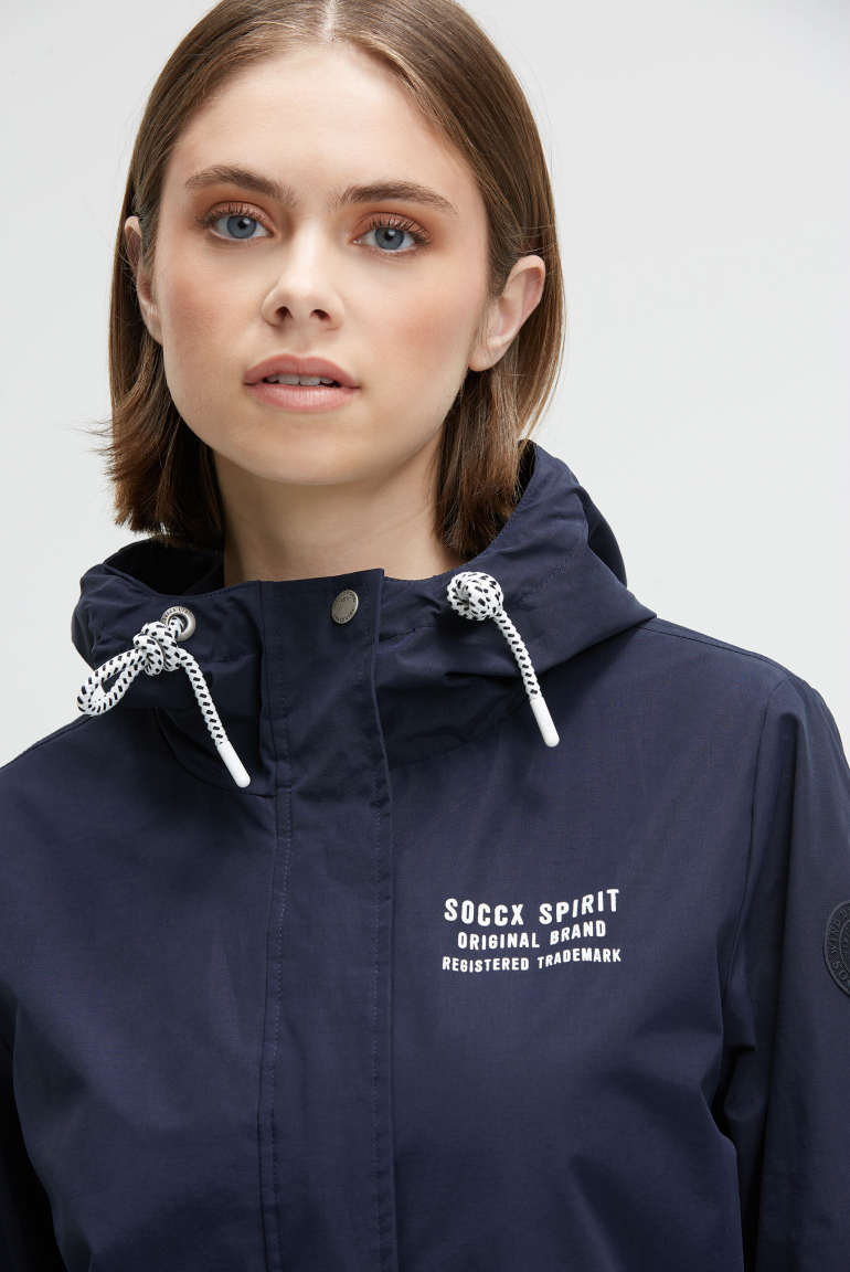 Wind- und Wetterjacke mit Kapuze