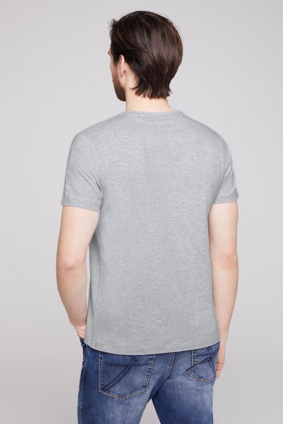 Basic V-Shirt mit Logo-Stickerei