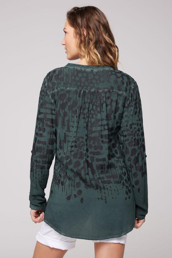 Bluse mit All Over Print und Pailletten-Tasche
