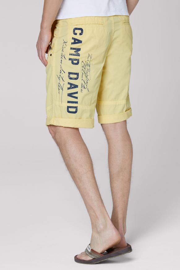 Chino Shorts mit Back Print