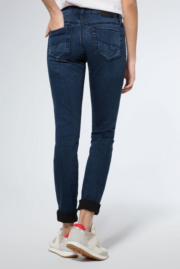 Destroyed Denim KA:RA mit dunkler Waschung