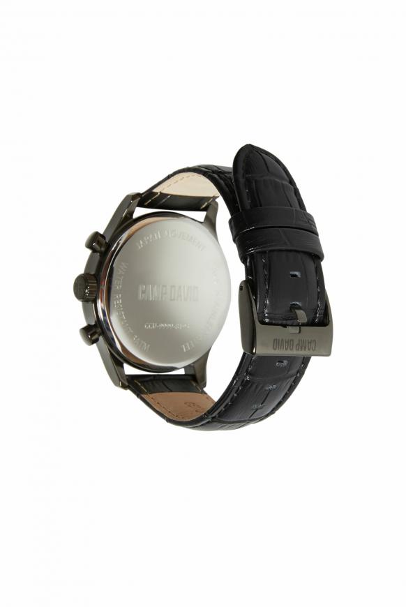 Edelstahluhr mit strukturiertem Lederarmband