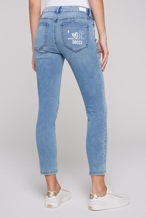 Jeans MI:RA mit Label Prints