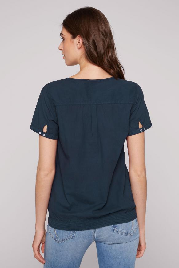 Kurzärmelige Serafino-Bluse mit Print