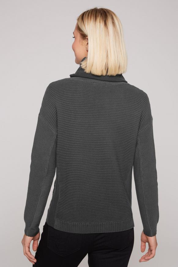 Rollkragenpullover mit Intarsien-Strick