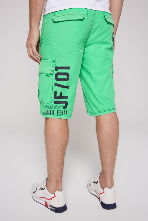 Skater Shorts mit Kontrastnähten und Prints