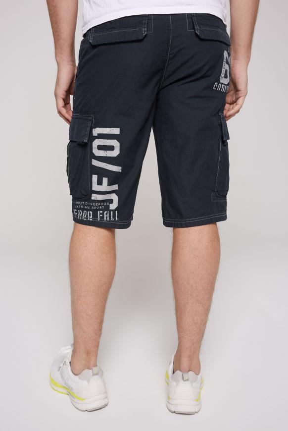 Skater Shorts mit Kontrastnähten und Prints