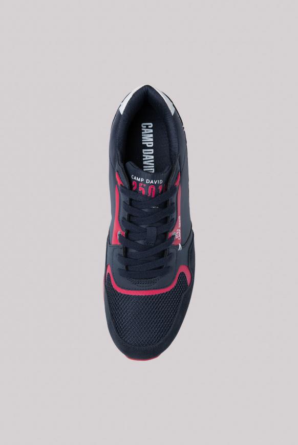 Sneaker im Retro Look mit Logo Artworks