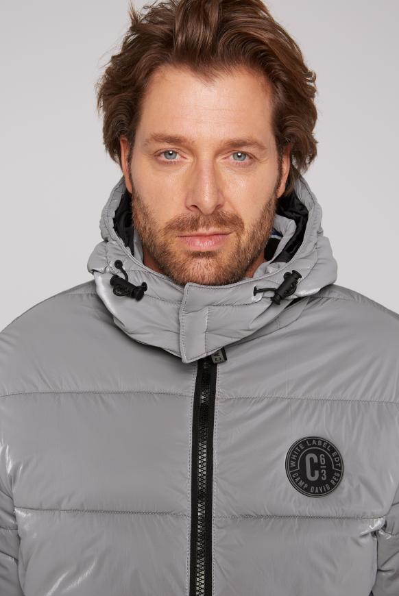 Steppjacke mit Metallic-Effekt und Kapuze