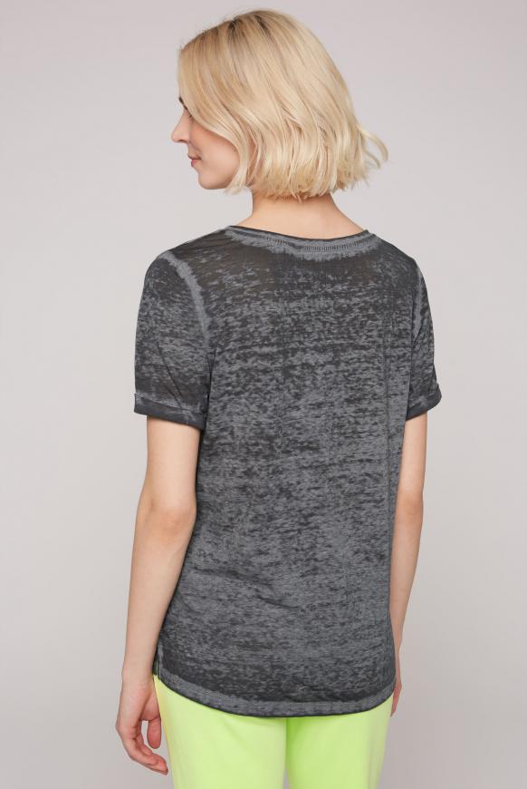 T-Shirt mit Ausbrenner-Effekten