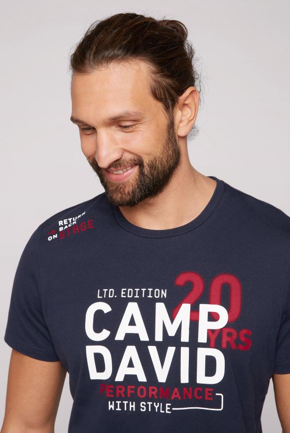 T-Shirt mit vielen Logo Prints