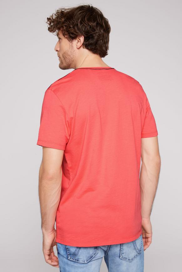 V-Shirt mit Logo-Applikationen