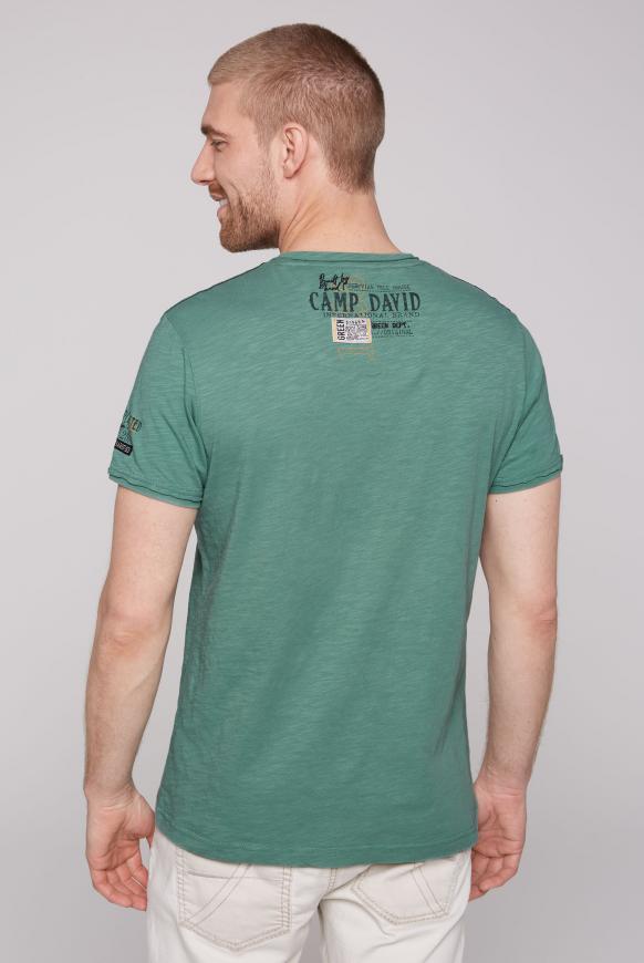 V-Shirt mit Prints und Stickereien