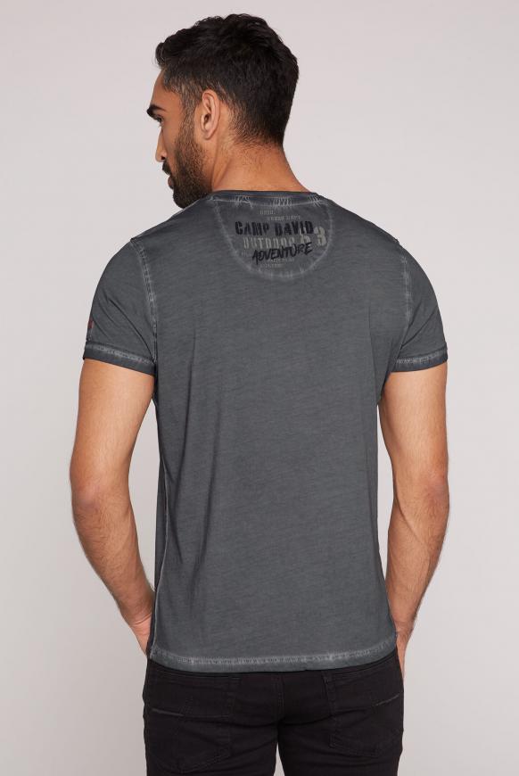 V-Shirt mit Used-Optik und Label Prints