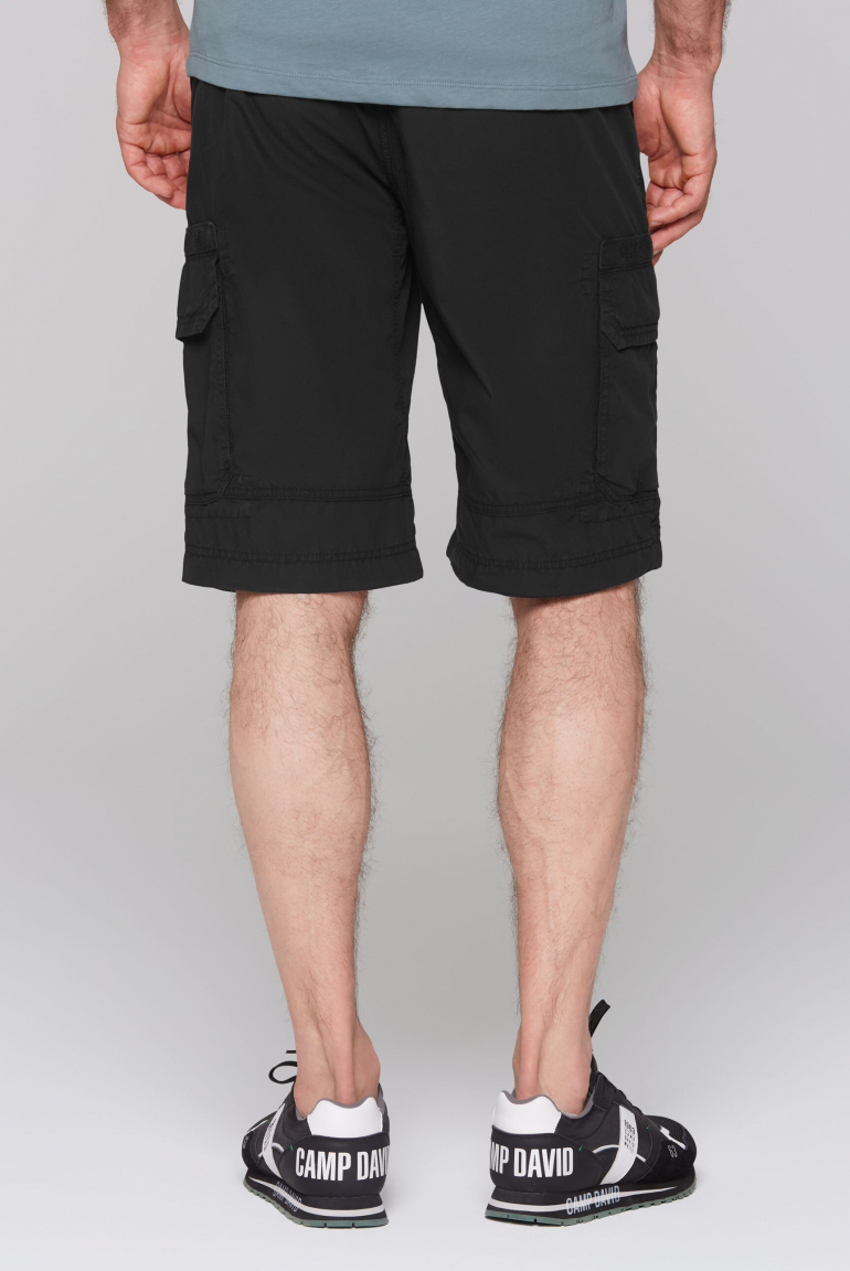 Cargo Shorts mit Logo-Tapes