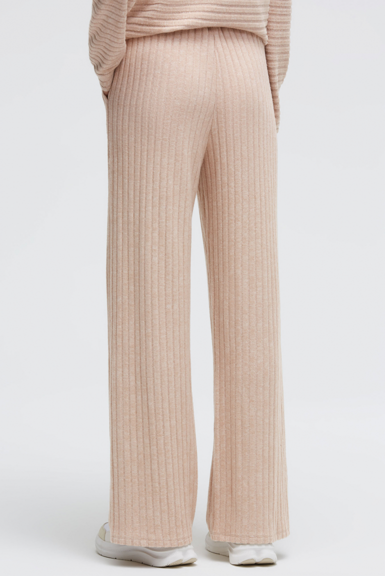 Flauschstrickhose Wide Leg mit Rippstruktur