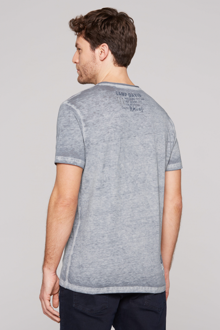 Henley-Shirt mit Ausbrenner-Effekten und Artworks