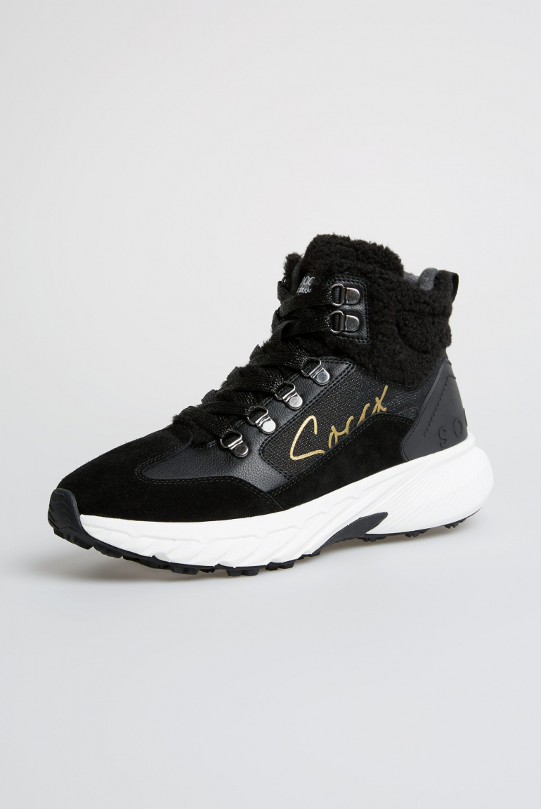 Hightop Sneaker im Hiking-Stil