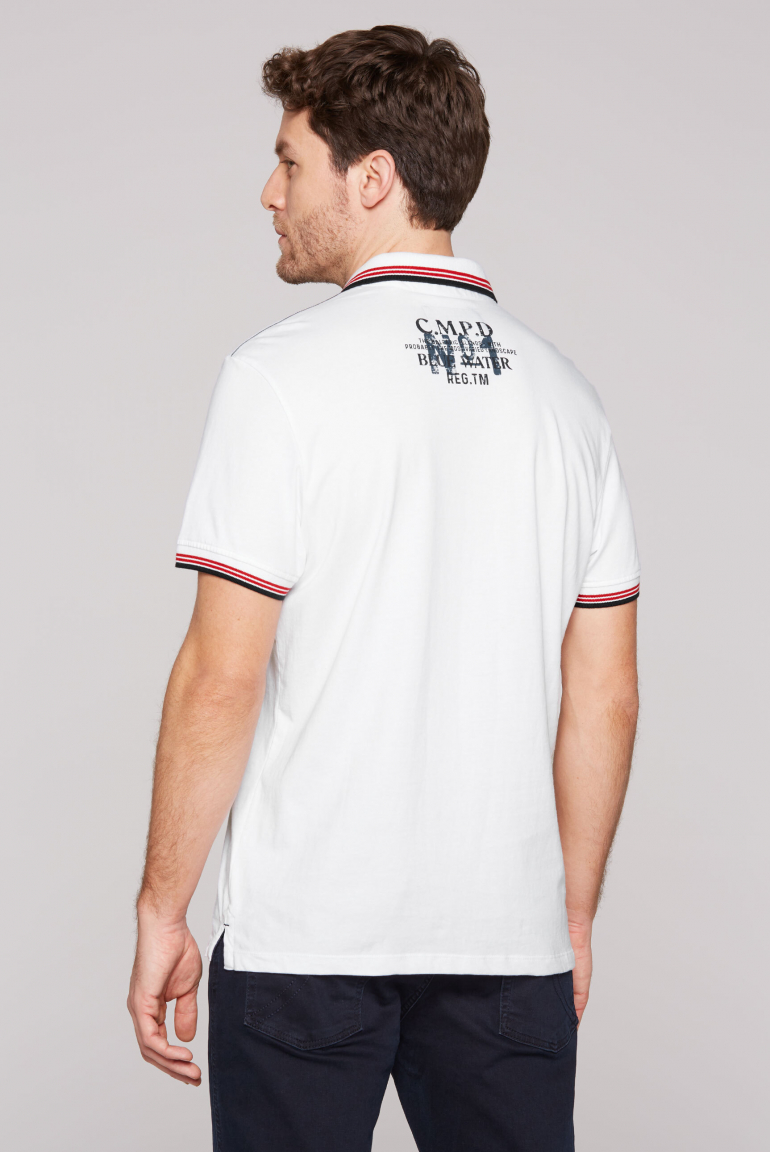 Kurzarmpolo mit Label-Applikationen