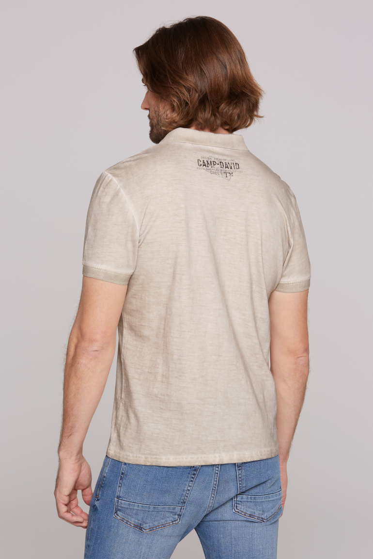 Kurzarmpolo Oil Dyed mit Logo Prints