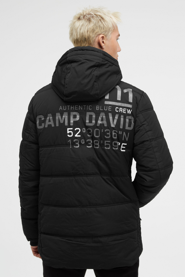 Lange Steppjacke mit Kapuze und Rücken-Artwork