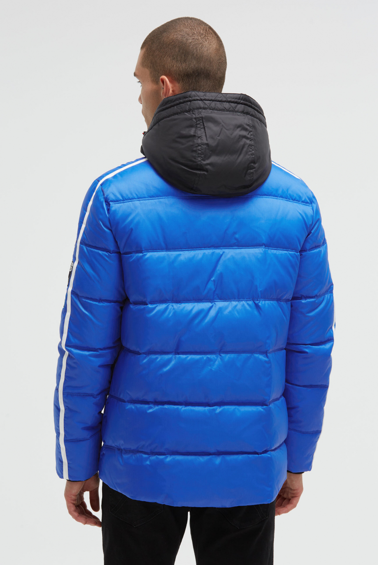Lange Steppjacke mit Tapes, Patches und Kapuze