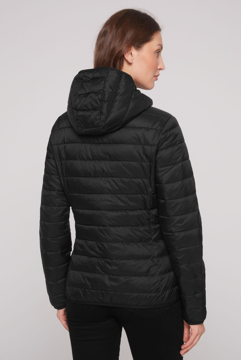 Leichte Steppjacke mit Kapuze