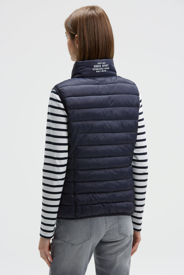 Leichte Steppweste mit Prints und Patch