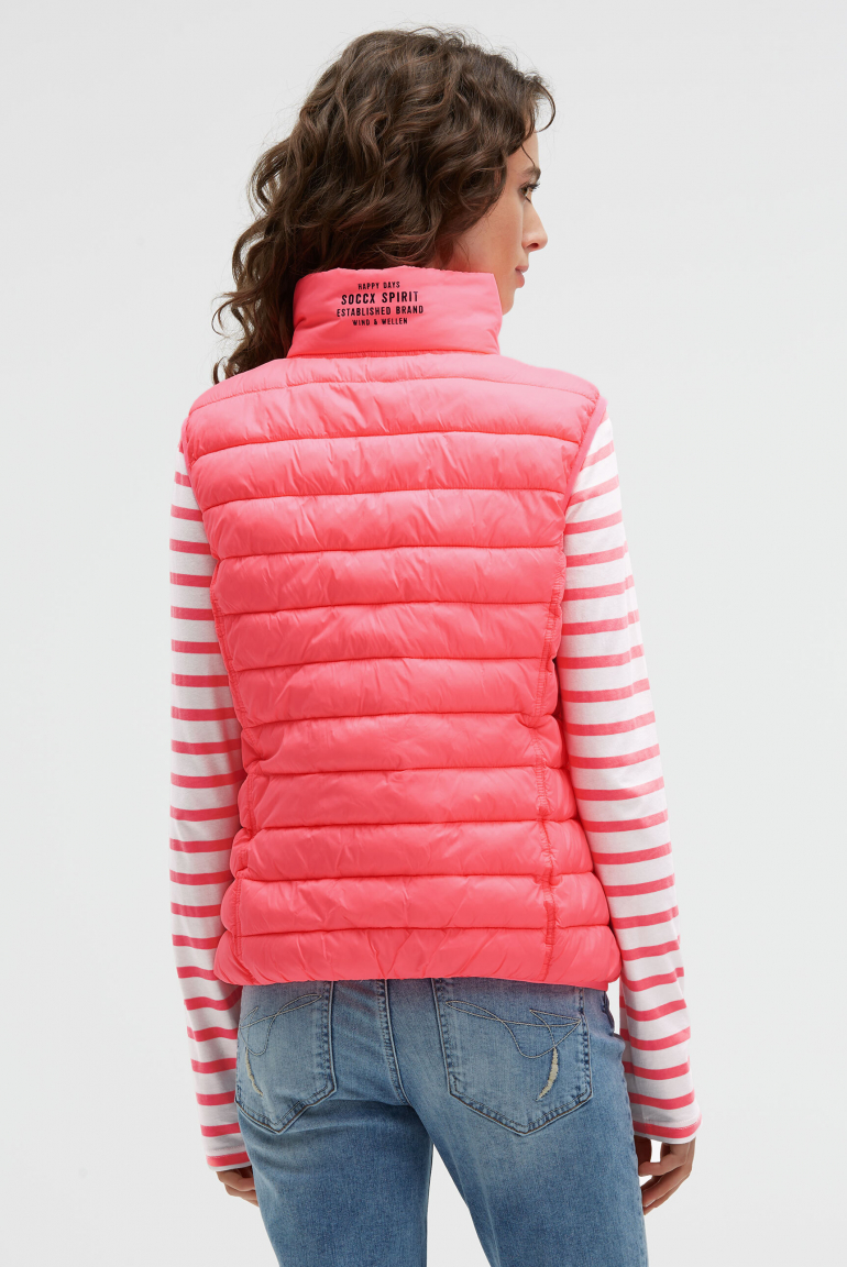 Leichte Steppweste mit Prints und Patch