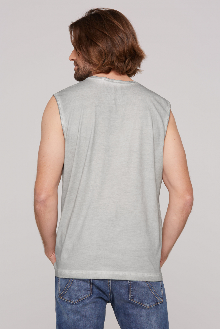 Muskelshirt Oil Dyed mit Label Prints
