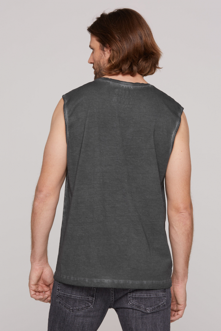 Muskelshirt Oil Dyed mit Label Prints